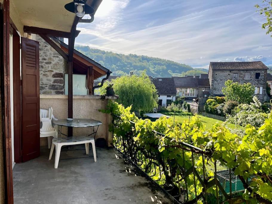 La Petite Ourse Maison De Village A Oust Экстерьер фото