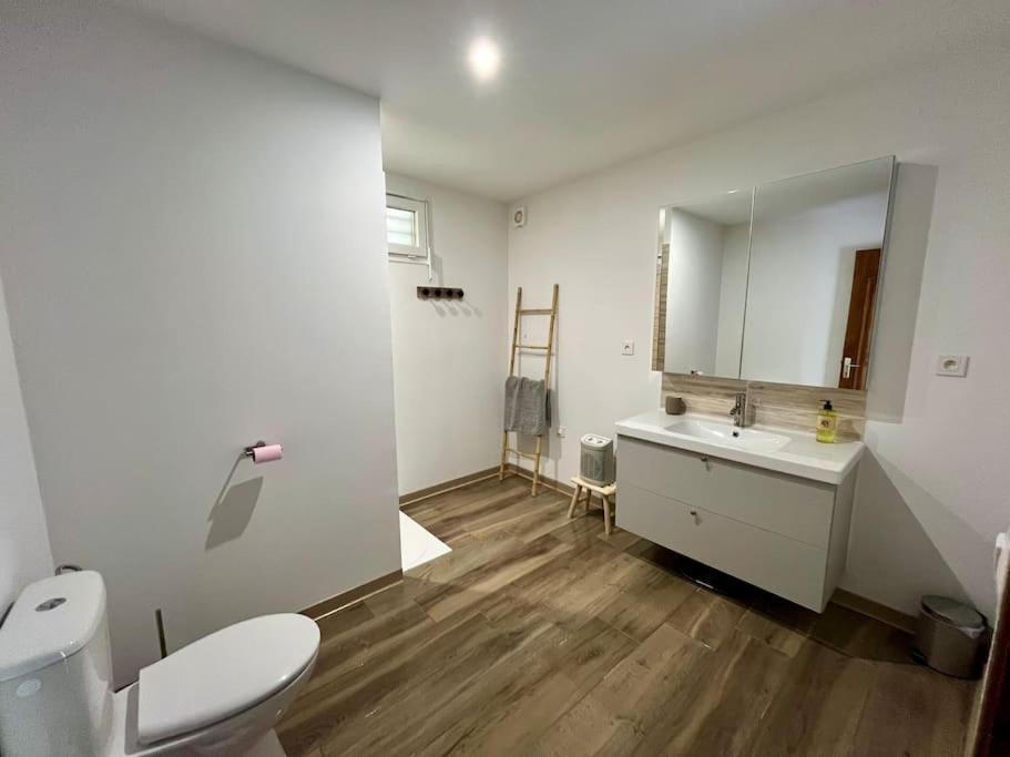 La Petite Ourse Maison De Village A Oust Экстерьер фото