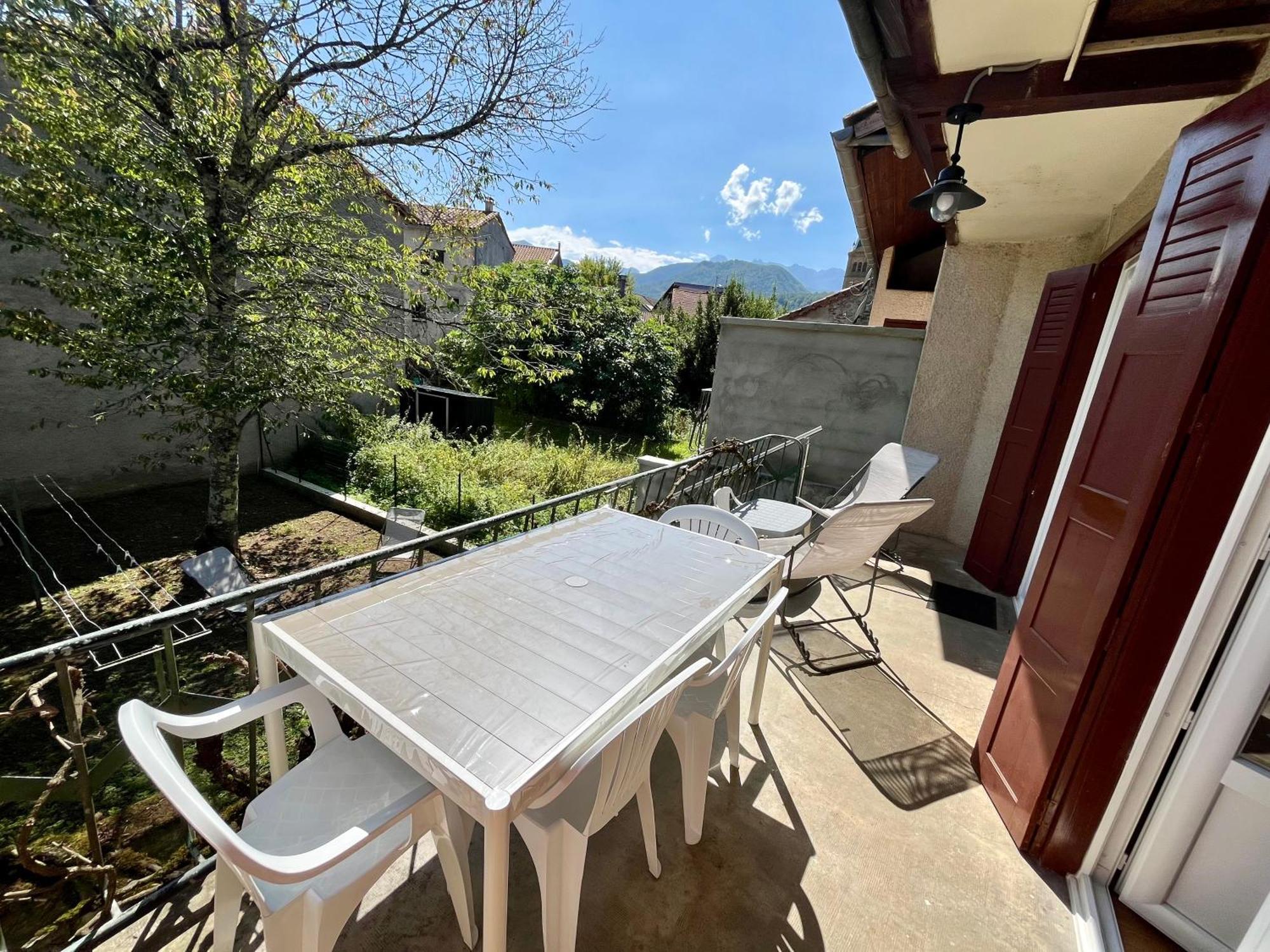 La Petite Ourse Maison De Village A Oust Экстерьер фото